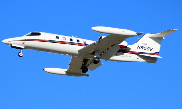 Learjet 35 (N85SV)