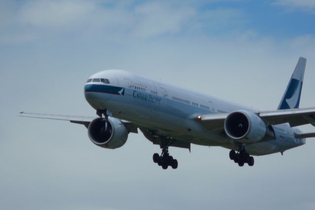 Boeing 777-200 —
