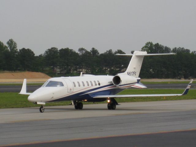 Learjet 40 (N617FX)