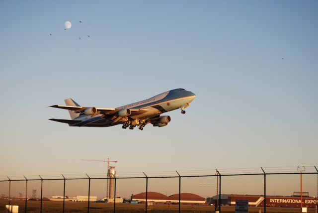 Boeing 747-200 (N29000) - AF-1 MOON