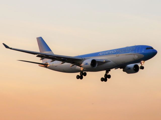 Airbus A330-200 (LV-FNJ)