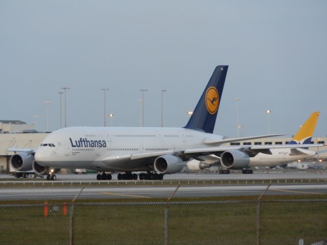 Airbus A380-800 (D-AIMD)