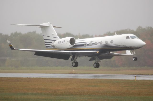 Gulfstream Aerospace Gulfstream IV (N119AF) - Landing in the rain...