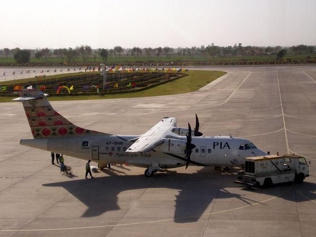 Aerospatiale ATR-42-300 (AP-BHN)