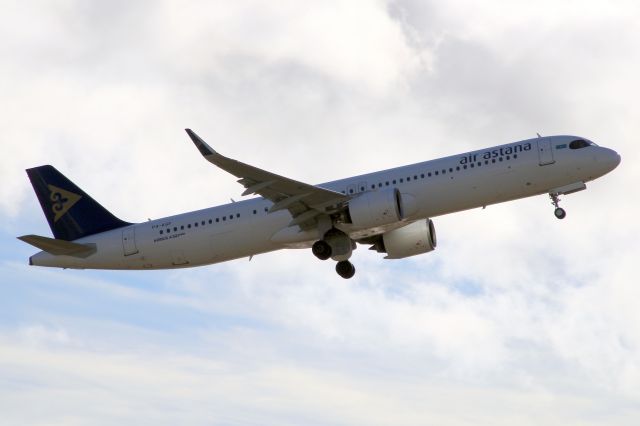 Airbus A321neo (P4-KGF) - Airborne off rwy 27L on 30-Oct-21 operating flight KZR946 to UACC.