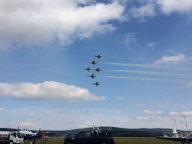 Lockheed F-16 Fighting Falcon — - Westfield,Mass 2017 air show. USAF Thunderbirds