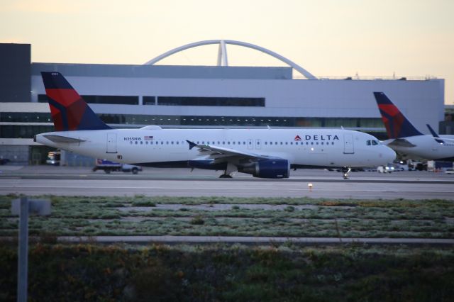 Airbus A320 (N355NW)