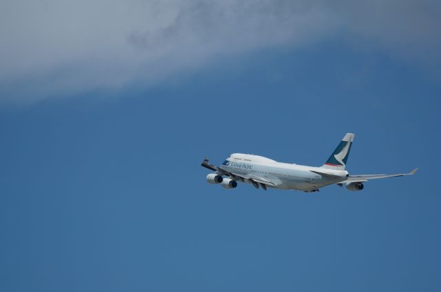 Boeing 747-400 (B-HUJ)