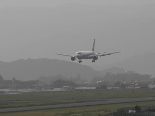 BOEING 767-300 (JA8567) - 30.Jul.2013 Landing to RWY14.