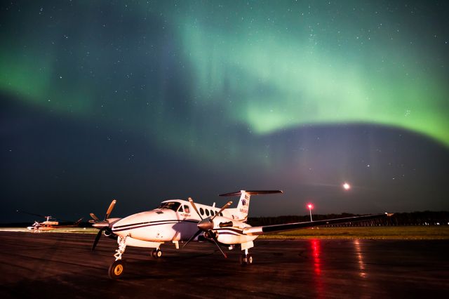 Beechcraft Super King Air 200 (C-FSAO) - Northern Lights at the High Level Airport on Aug 12th, 2012