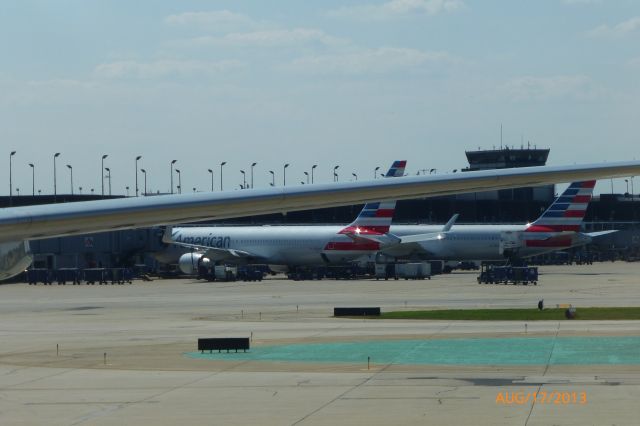 BOEING 767-300 (N373AA)