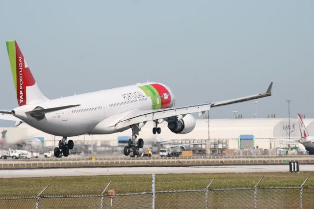 Airbus A330-300 (CS-TOO)