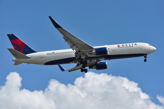BOEING 767-300 (N155DL) - DL 501 CDG-IND Arriving 23-L at IND on 7-30-19