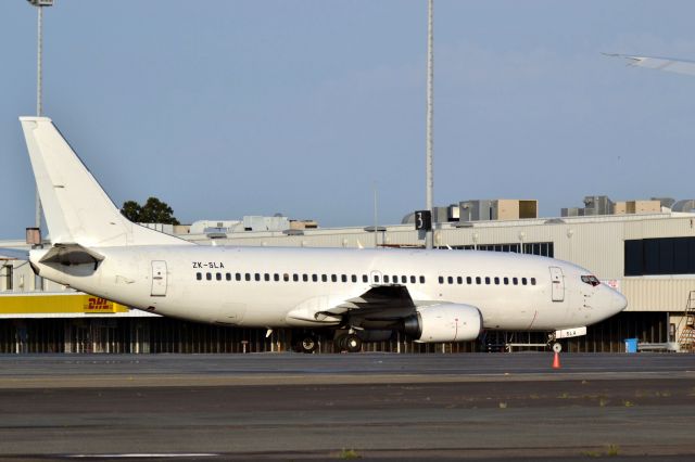 BOEING 737-300 (ZK-SLA)