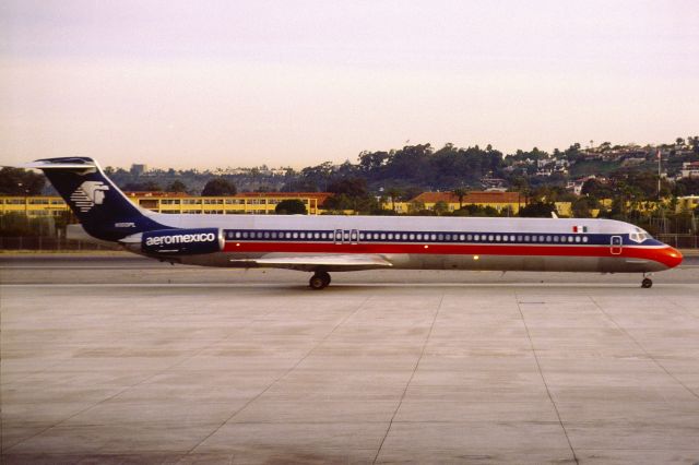 McDonnell Douglas MD-88 (N160PL) - January 1993 at San Diego