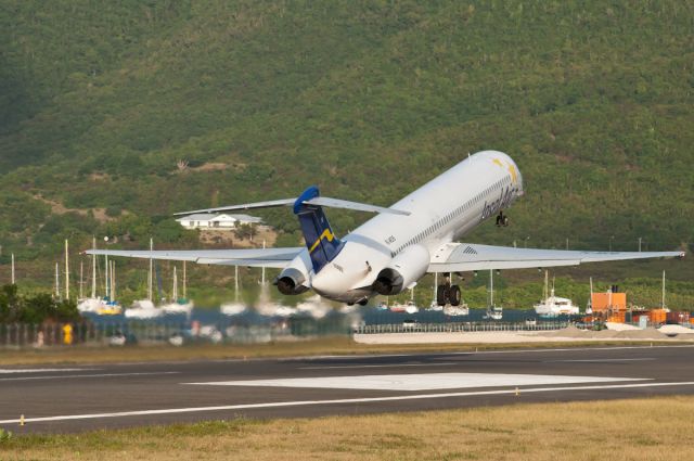 McDonnell Douglas MD-82 (PJ-MDB)