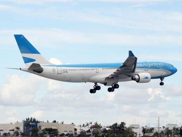 Airbus A330-300 (LV-FNL)