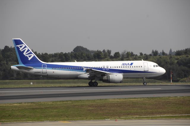 Airbus A320 (JA8385) - Departure at NRT Airport Runway 16L on 2011/11/3