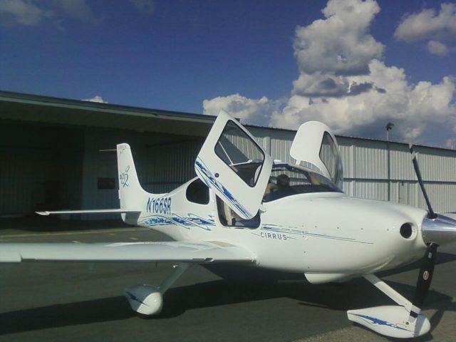 Cirrus SR-20 (N166SR)