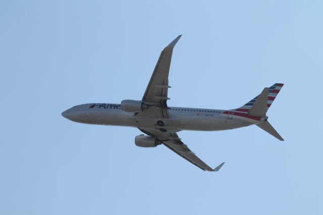 Boeing 737-800 (N833NN) - American Boeing 737-800 after takeoff from 4R at Logan.