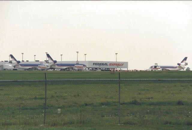 McDonnell Douglas DC-10 (N303FE) - 1989. Scanned from print.