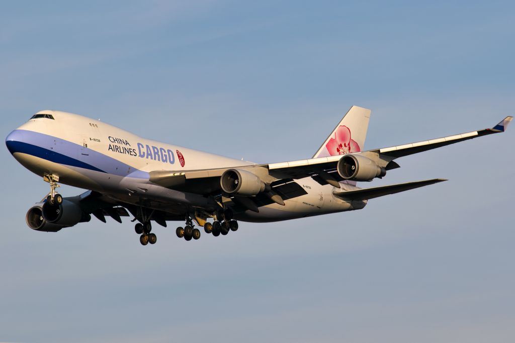Boeing 747-400 (B-18720)