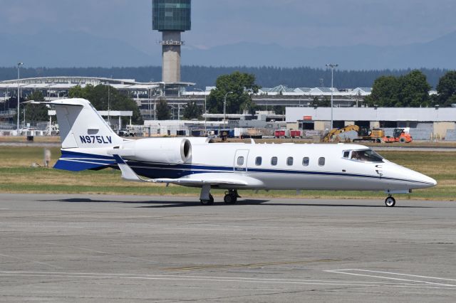 Learjet 60 (N975LV)