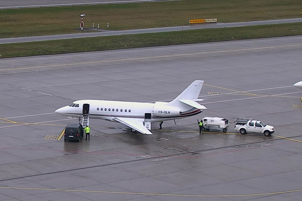 Dassault Falcon 2000 (CS-DLN) - 25122020.
