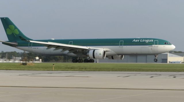 Airbus A330-300 (EI-EAV) - Aer Lingus EI-EAV arriving in South Bend to pick up the Norte Dame football team for their game in Dublin Ireland