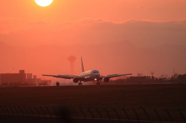 BOEING 767-300 (JA611J) - May 23rd 2022:HND-HKD.