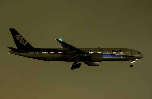 Boeing 777-200 (JA710A)