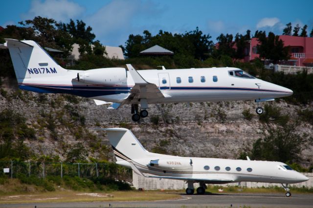 Learjet 55 (N817AM)