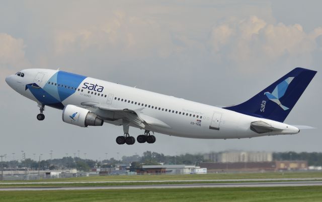 Airbus A320 (CS-TKN)