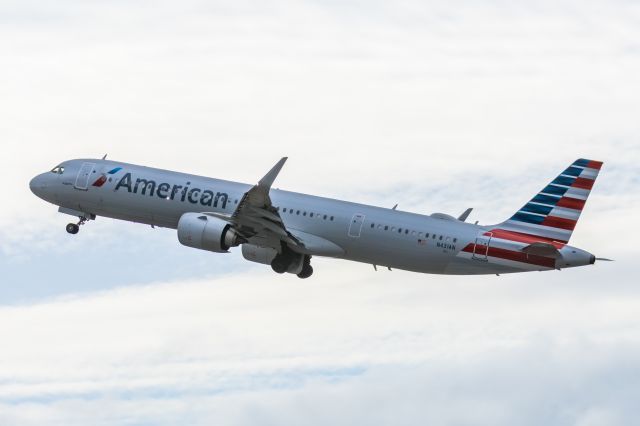 Airbus A321neo (N431AN) - An American Airlines A321 neo taking off from PHX on 2/14/23. Taken with a Canon R7 and Canon EF 100-400 II L lens.