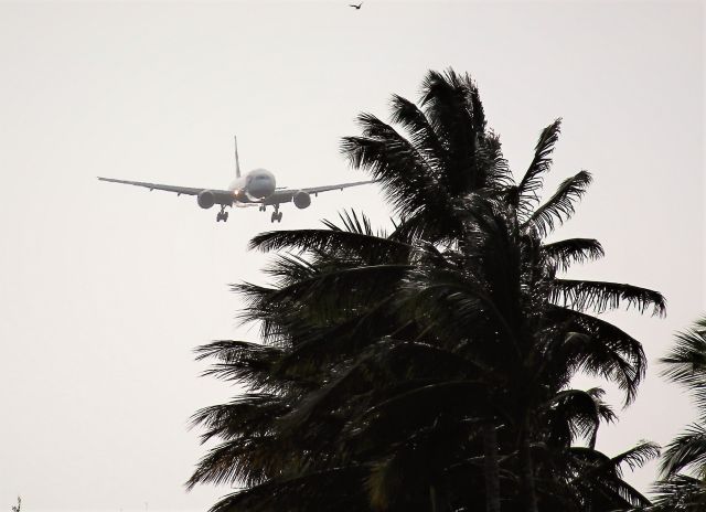 Boeing 777-200 (G-YMMC)