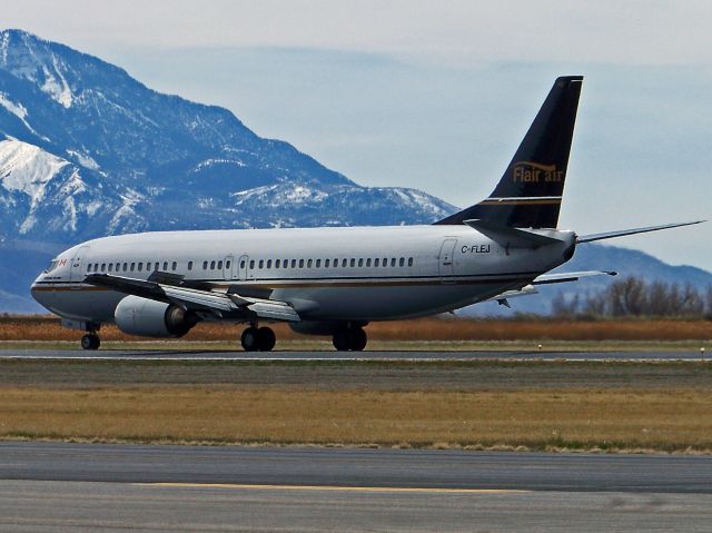 BOEING 737-400 (C-FLEJ)