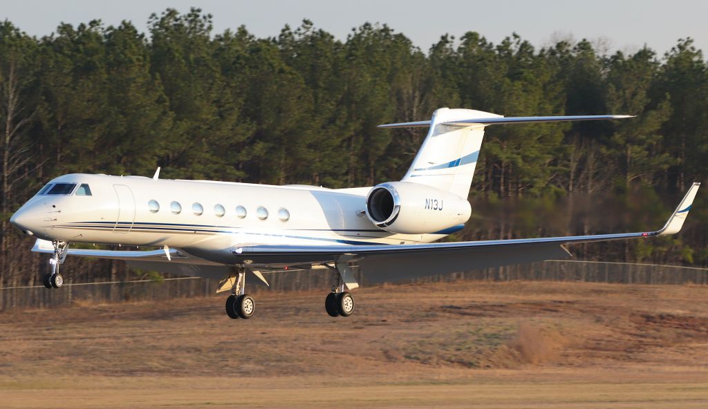 Gulfstream Aerospace Gulfstream V (N13J)