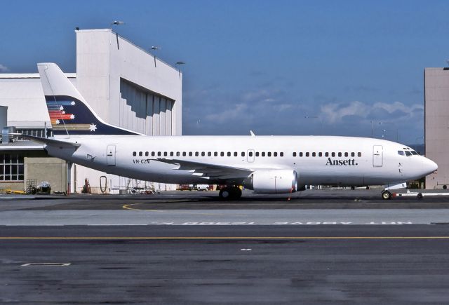 Boeing 737-200 (VH-CZN) - ANSETT AIRLINES OF AUSTRALIA - BOEING 737-277/ADV - REG : VH-CZN (CN 22646/778) - ADELAIDE INTERNATIONAL AIRPORT SA. AUSTRALIA - YPAD 21/10/1989