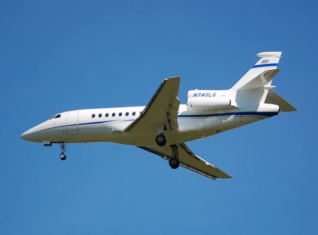 Dassault Falcon 900 (N240LG)