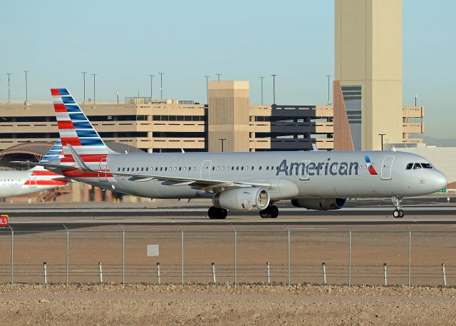 Airbus A321 (N144AN)