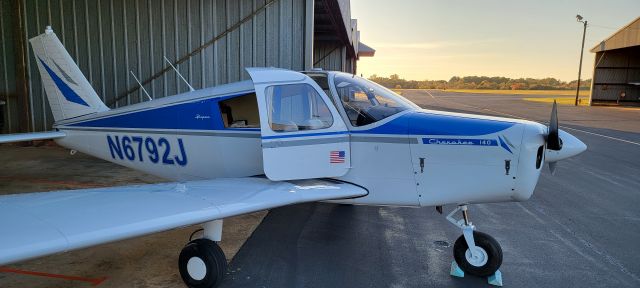 Piper Cherokee (N6792J) - New paint job