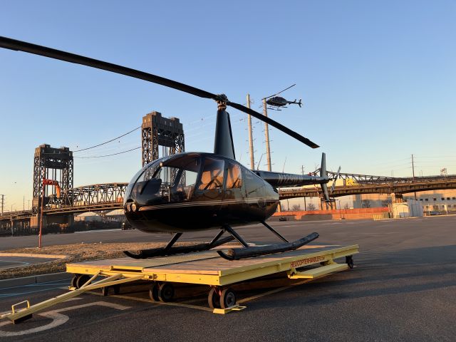 Robinson R-44 (N129WM)