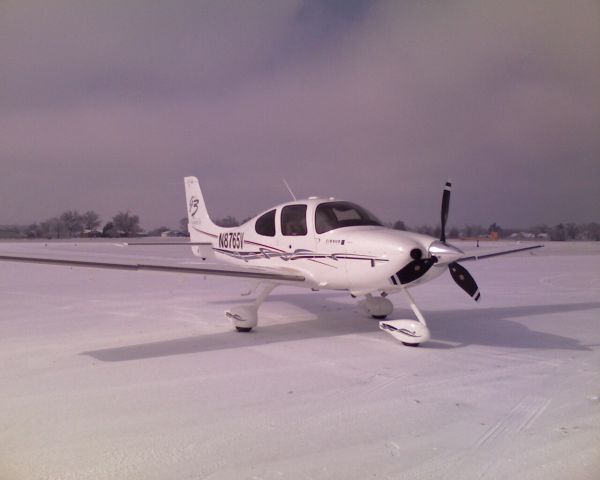 Cirrus SR-22 (N8765V)