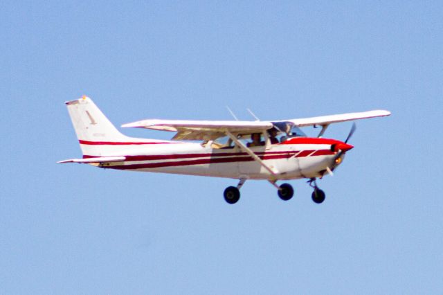 Cessna Skyhawk —