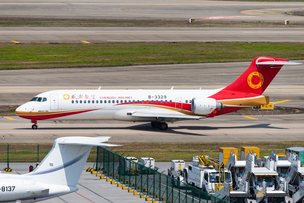 COMAC ARJ-21-700 Xiangfeng (B-3329) - Chengdu airlines ARJ21-700 taxing to departing from ZSSS -19.7.6