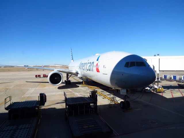 BOEING 777-300 (N718AN)