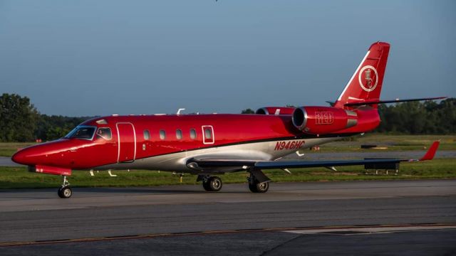 IAI Gulfstream G100 (N946HC) - Team RED on deck! 