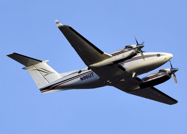 Beechcraft Super King Air 200 (N95UT)