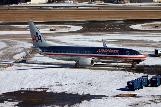 Boeing 737-800 (N891NN) - American pulling into gate A26. Taken on January 26, 2013.