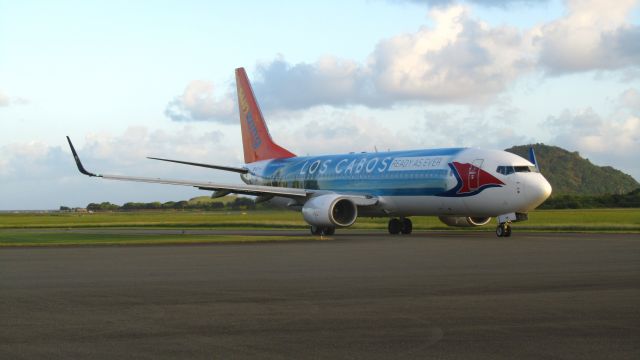 Boeing 737-800 (C-GVVH)